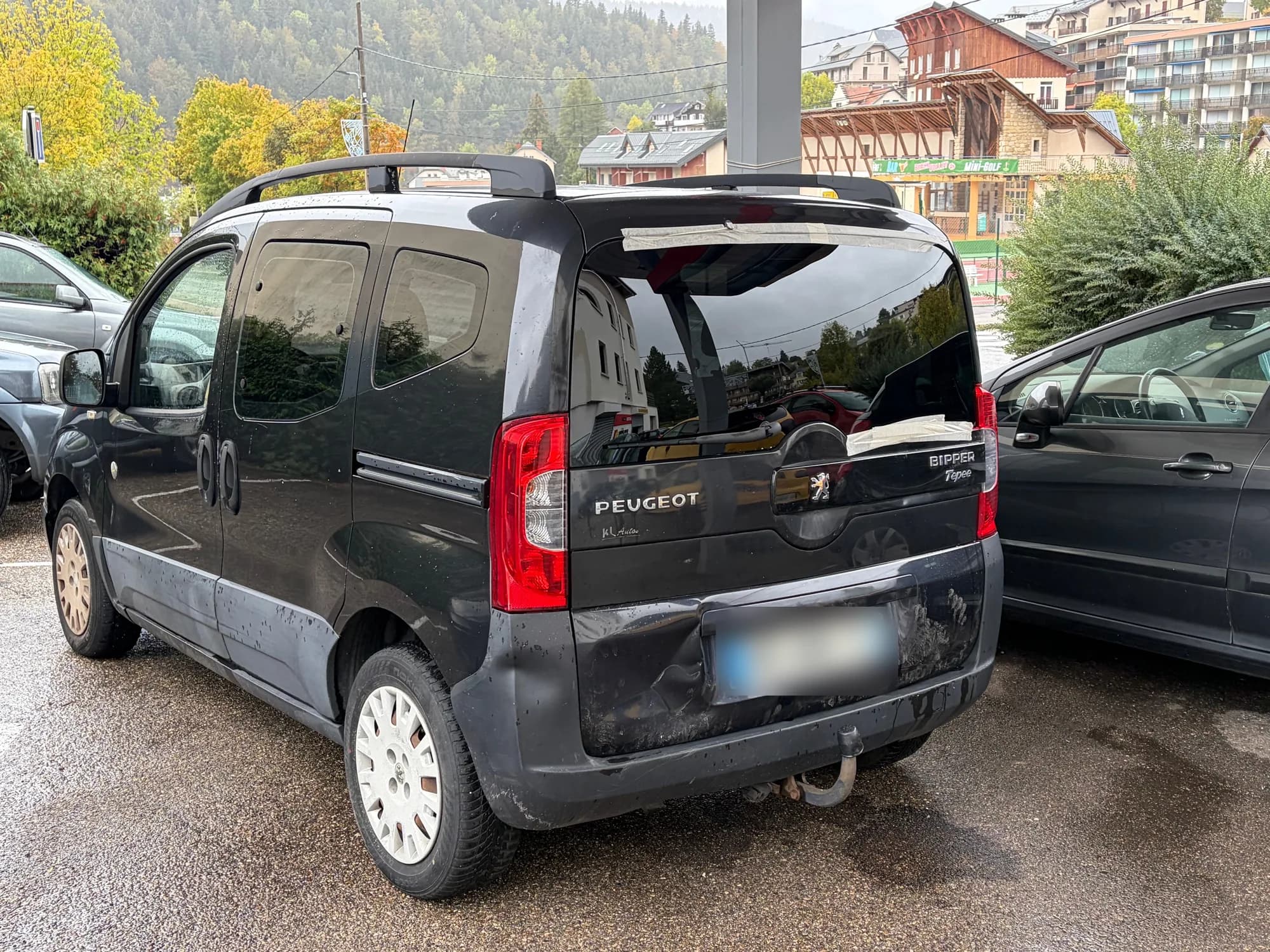 Lunette arrière remplacée sur un Peugeot Bipper à Villard-de-Lans